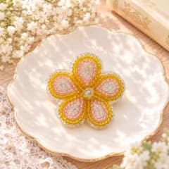 ビーズブローチ(花)のサムネイル