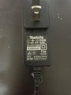 マキタ掃除機　充電器のサムネイル