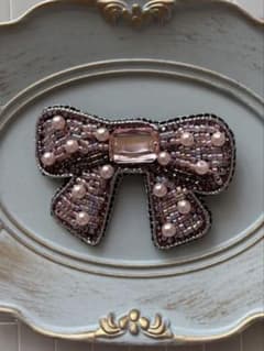 No.1 ビーズ刺繍 リボンブローチ ピンク ハンドメイドのサムネイル