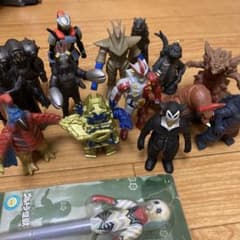 最終お値下げ】ウルトラマン怪獣フィギュア11体セットとペン - メルカリ