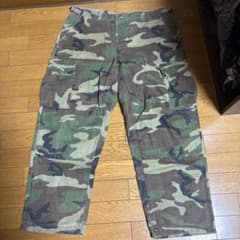 迷彩 カーゴパンツのサムネイル