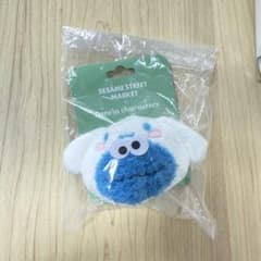 セサミ　サンリオ　コラボ　シナモロール　クッキーモンスターぬいぐるみバッジ
