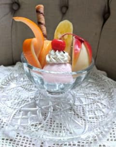 食品サンプル　パフェ　アラモード　カットフルーツ　果物　アイスクリーム　フェイクのサムネイル