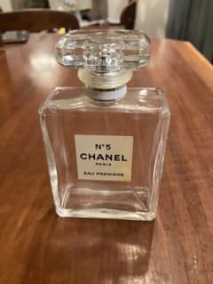 CHANEL N°5 香水の空瓶のサムネイル
