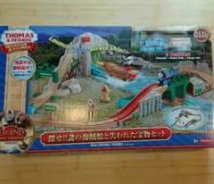【廃盤品】木製トーマス　探せ！謎の海賊船と失われた宝物のサムネイル