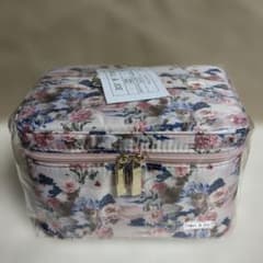 ☆新品☆PAUL & JOE ポール&ジョーバニティポーチ　新宿伊勢丹限定のサムネイル