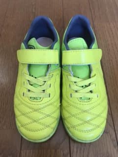 umbro  サッカートレーニングシューズ 19センチのサムネイル