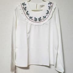 パラビオン刺繍ブラウスのサムネイル