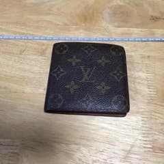 ルイ ヴィトン二つ折り財布のサムネイル