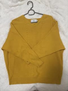 値下げ中！！AZUL by moussy 黄色長袖　ニットのサムネイル