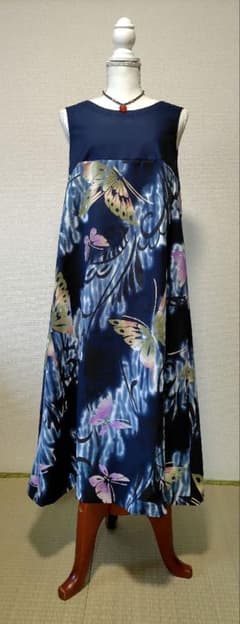 浴衣リメイク ロングワンピース 蝶流水黒碧×紺色切返しMLサイズ 24_12_1のサムネイル