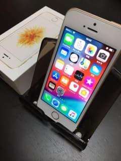 極美品iPhoneSE Gold64GB (simロック解除済)Softbankのサムネイル