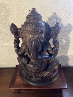 特大　威風堂々　Indiaガネーシャ木製木彫り置物　(台座付き) 特大 威風堂々 Indiaガネーシャ木製木彫り置物 (台座付き