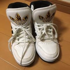 アディダス ヒョウ柄 ハイカット スニーカーのサムネイル