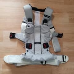 ベビービョルン　抱っこひも　one+air グレー　メッシュのサムネイル