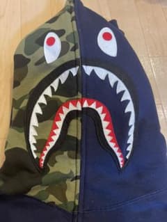 最終値下げ！A BATHING APE シャークパーカーのサムネイル