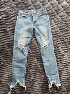 MOUSSY デニムパンツ ダメージ加工 カットオフ 25インチのサムネイル