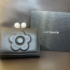 美品 MARY QUANT フラワーモチーフ 三つ折り財布 - メルカリ