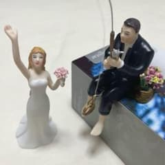 【お値下げ】ウェディング ケーキトッパー 釣り 新郎新婦 指輪のサムネイル