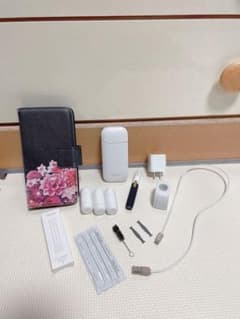 iQOS 2.4p 本体 チャージャー 花柄ケース 掃除備品 セットのサムネイル
