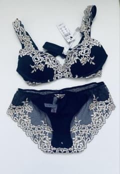 Intimissimi ブラジャーショーツセット 新品未使用のサムネイル