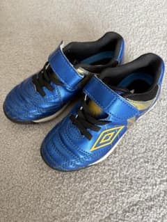美品　UMBRO アンブロ　トレーニングシューズ　16センチ サッカーシューズのサムネイル