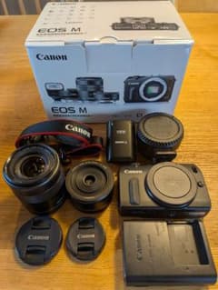 Canon EOS MダブルレンズキットEF-M22mm　EF-M18-55mmのサムネイル