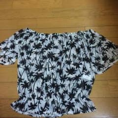 オフショル トップスのサムネイル