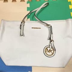 マイケルコースバックのサムネイル