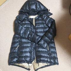新品同様 美デザイン ダウンコート 黒のサムネイル