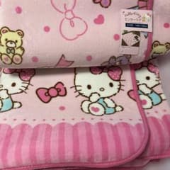 新品 センターラグ ハローキティ キティちゃん 敷物185×185 正方形 