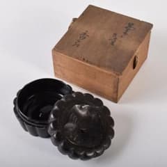 茶道具　竹製　黒塗　蟹文　菊形香合　松尾不俊斎花押　時代箱付　V　R8264 茶道具 竹製 黒塗 蟹文 菊形香合 松尾不俊斎花押 時代箱付 V R8264