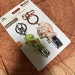 香港ディズニー リーナベル オルメル 写真立て キーホルダー アクリルスタンド リーナベル オルメル 爪切り 香港ディズニー - メルカリ