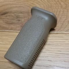 MAGPULタイプ MVGグリップ TANのサムネイル