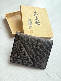大島紬 小銭入れ付き 二つ折り財布 木箱入り - メルカリ