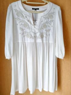 新品23区オフホワイトチュニックのサムネイル