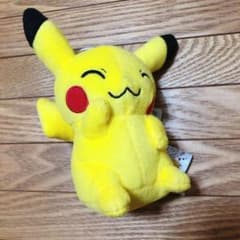 ピカチュウ ぬいぐるみのサムネイル