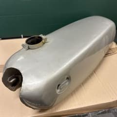 CR 93 スチール製　シルバーのバイクタンク CR 93 スチール製 シルバーのバイクタンク - メルカリ