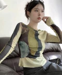 新品未使用 SHEIN プリント ロングスリーブ Tシャツのサムネイル