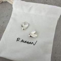 R.ALAGAN / TINY PUFFY HEART HOOPS - メルカリ