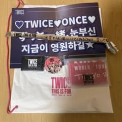 TWICE THIS IS FOR アプグレ特典 タオルなし 銀テ スローガン TWICE THIS IS FOR東京ドーム アプグレ特典・スローガン・銀テ - メルカリ