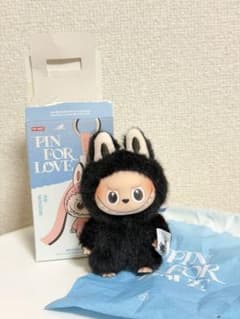 イニシャルラブブ　R 黒　ポップマートのサムネイル