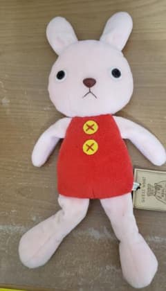GUESS WHAT ウサギ ぬいぐるみ 赤い服 - メルカリ