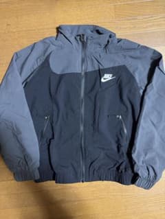 Nike ブラック ナイロンジャケットのサムネイル