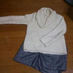 ニットとショートパンツのサムネイル