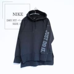 【最終値下げ】NIKEドライフィットパーカーのサムネイル
