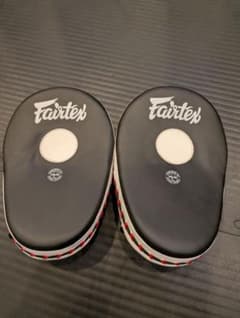 Fairtex フェアテックス　フォーカスミット 黒/白のサムネイル
