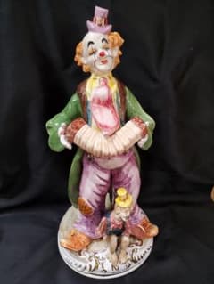 カラフルなピエロ陶器置き物　高さ27cm 4体セット　レトロ　アンティーク カラフルなピエロ陶器置き物 高さ27cm 4体セット レトロ