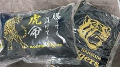 阪神タイガース 刺繍入りレザー クッション 2種セットのサムネイル