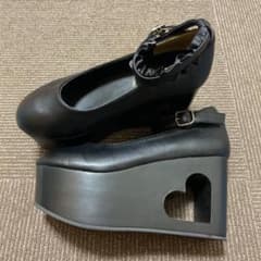 【ゆ♡様専用】WEGO 厚底パンプス　ハートくり抜き(黒)のサムネイル